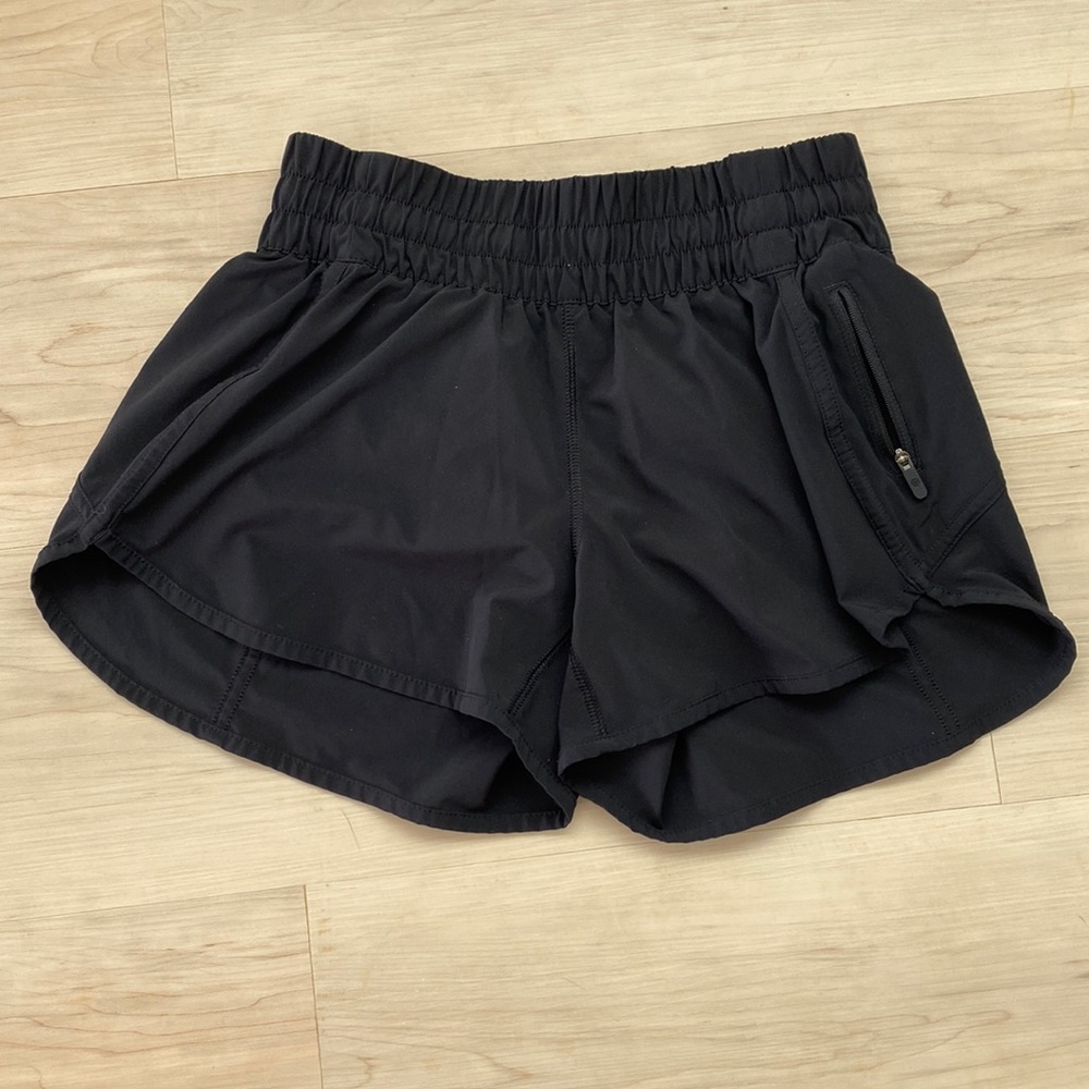 Lululemon Track that medium Rise Short 3”Lined